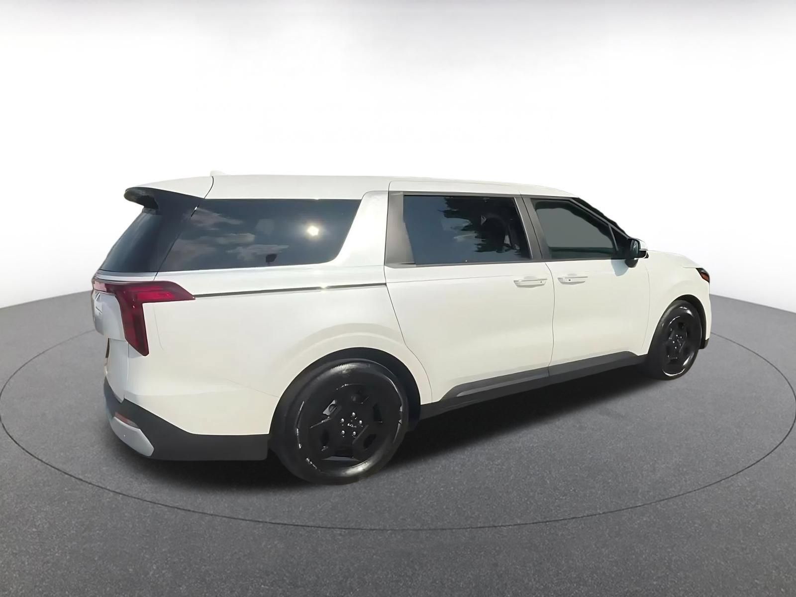 Used 2026 Kia Carnival FWD image 14