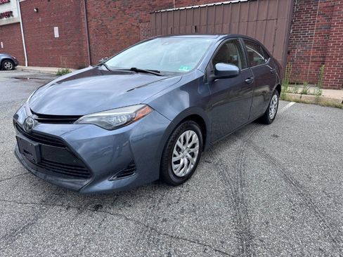 Used 2018 Toyota Corolla LE FWD image 3