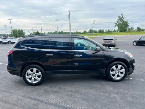 Used 2016 Chevrolet Traverse LT w/ Style and Technology Package FWD image 5