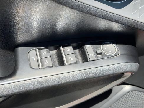 Used 2023 Kia Soul LX w/ LX Technology Package FWD image 16
