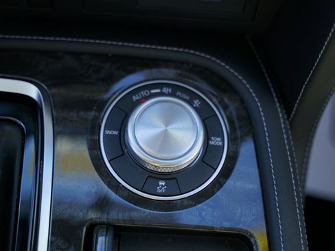 Used 2024 Nissan Armada Platinum w/ Captain's Chairs Package image 20