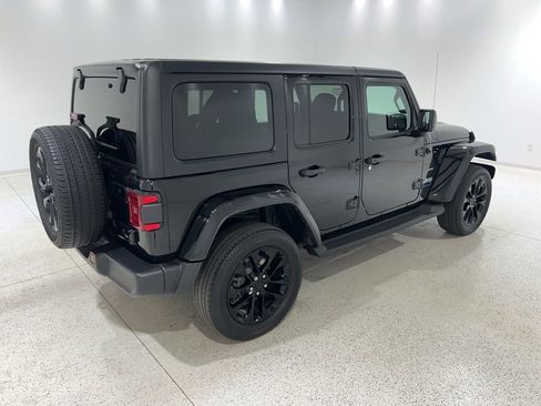 Used 2023 Jeep Wrangler Unlimited Sahara w/ Cold Weather Group AWD/4WD image 5