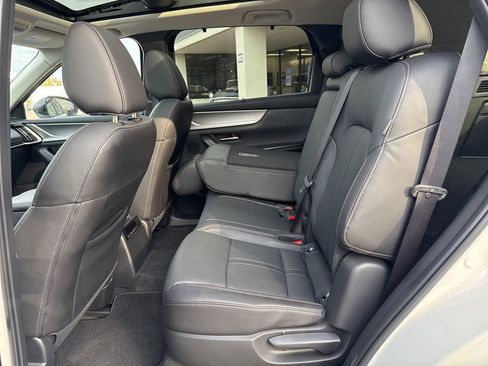 Used 2025 MAZDA CX-70 Plug-In Hybrid w/ Premium Pkg image 36