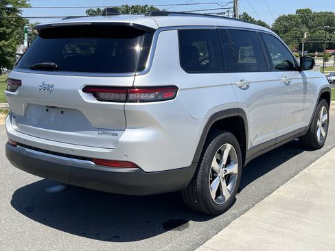 Used 2022 Jeep Grand Cherokee L Limited RWD image 9
