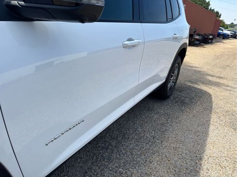 Used 2025 GMC Acadia Elevation FWD image 13