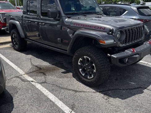 Used 2024 Jeep Gladiator Rubicon AWD/4WD image 2