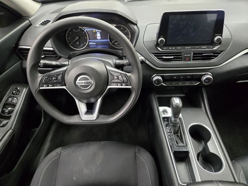 Used 2022 Nissan Altima 2.5 SV FWD image 9