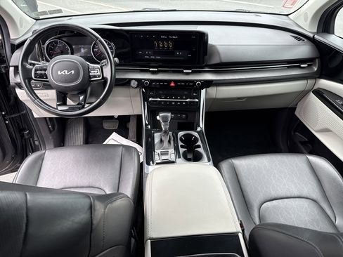 Used 2022 Kia Carnival EX FWD image 15