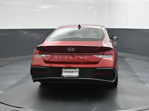 Used 2025 Hyundai Elantra SEL FWD image 5