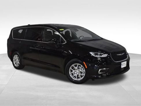 New 2026 Chrysler Pacifica Select FWD image 4
