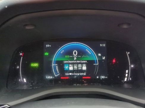 Used 2025 Toyota Camry SE image 12