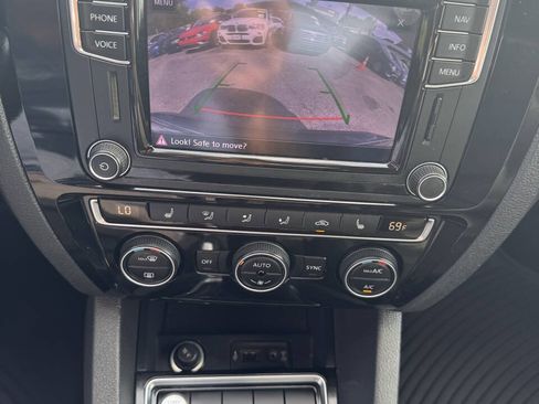 Used 2017 Volkswagen Jetta SEL FWD image 28