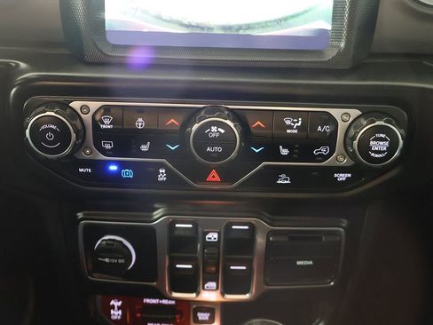 Used 2022 Jeep Wrangler Unlimited Rubicon 4xe w/ Cold Weather Group AWD/4WD image 52