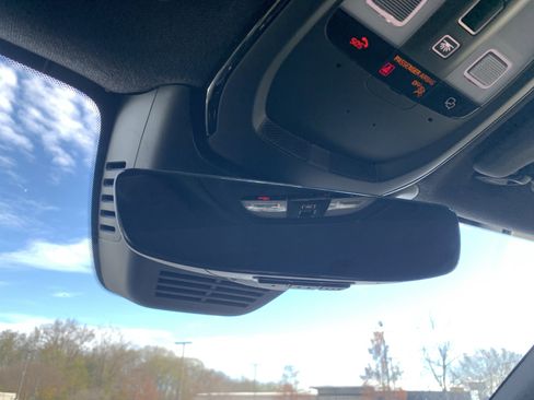 Used 2025 Volvo XC40 B5 Plus image 27