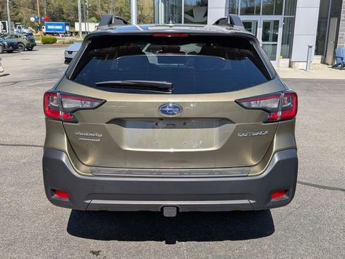 Used 2024 Subaru Outback Premium AWD/4WD image 4