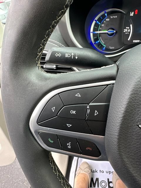 Used 2023 Chrysler Pacifica Touring-L FWD image 19