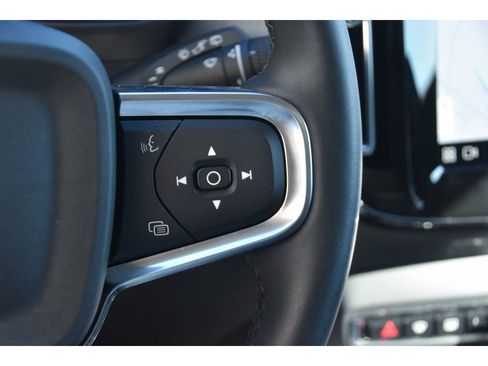 Certified 2025 Volvo XC40 B5 Ultra w/ Protection Package Premier image 36