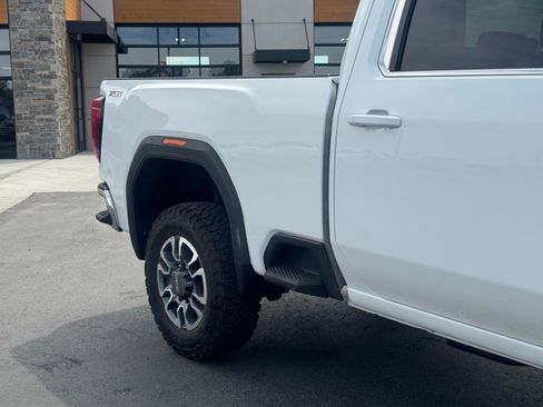Used 2024 GMC Sierra 3500 SLE w/ SLE Convenience Package image 6