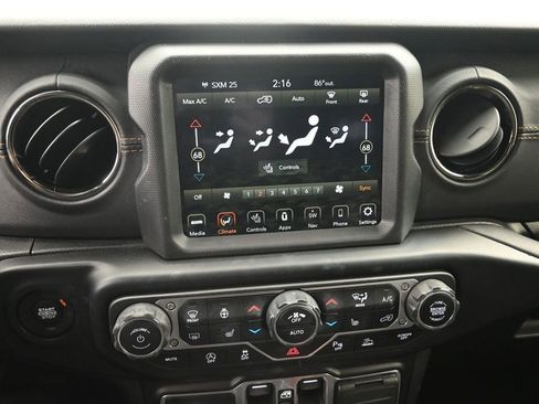 Used 2021 Jeep Wrangler Unlimited Sahara AWD/4WD image 16