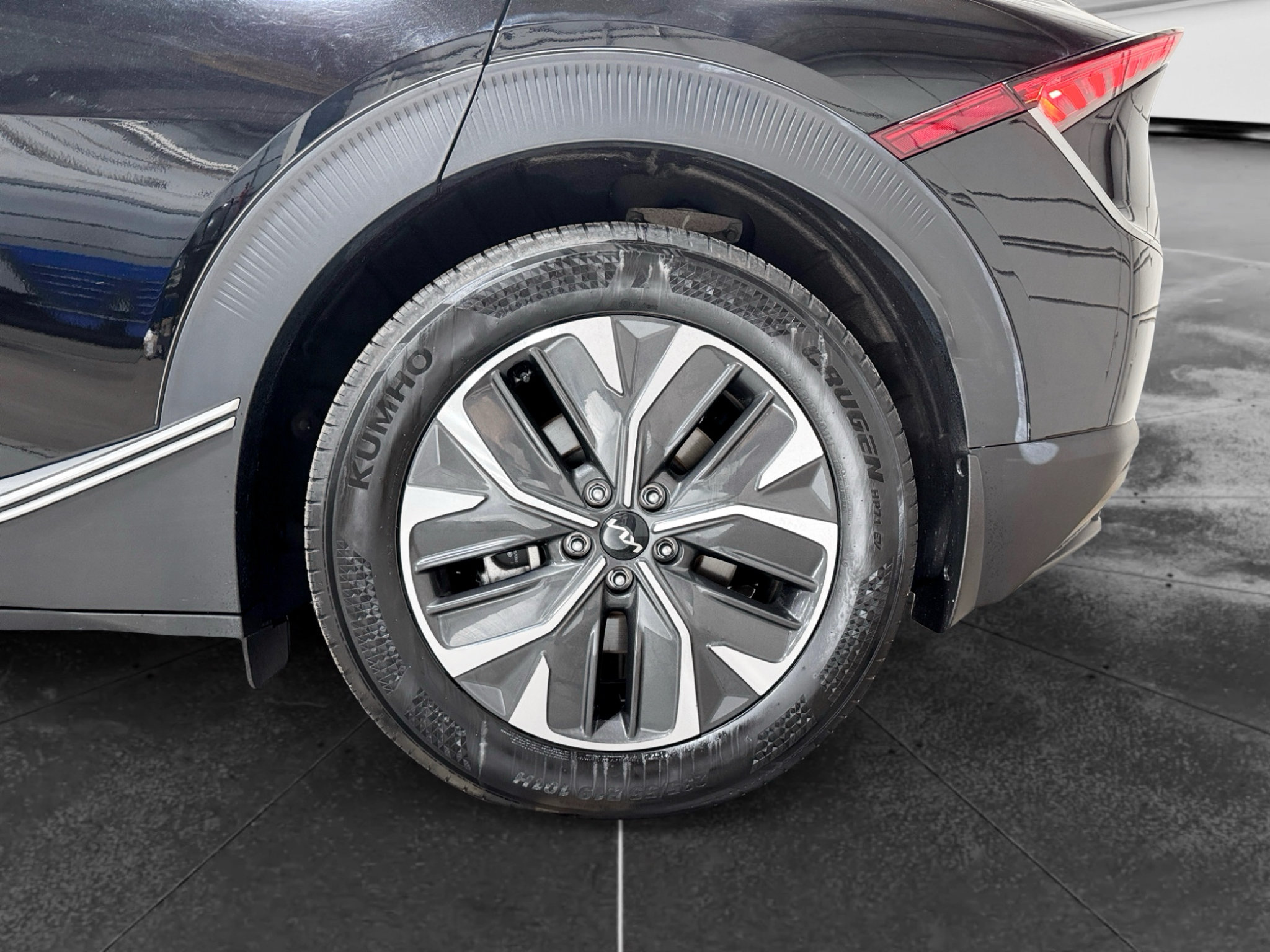 Used 2024 Kia EV6 Light AWD/4WD image 34