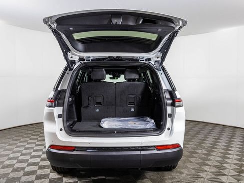 New 2025 Jeep Grand Cherokee L Altitude image 33