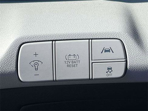 Used 2023 Hyundai Elantra Limited image 17