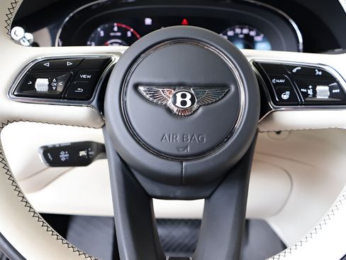 Used 2024 Bentley Bentayga AWD/4WD image 23
