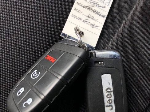 Used 2021 Jeep Renegade Latitude image 34