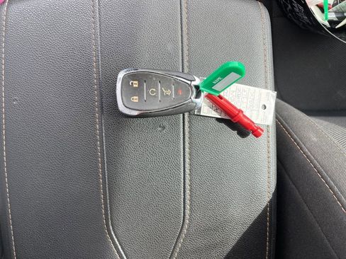 Used 2020 Chevrolet Traverse LT image 41