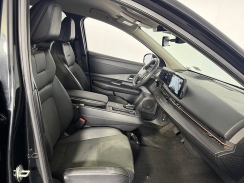 Used 2024 Nissan Ariya AWD image 29