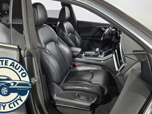 Used 2019 Audi Q8 Prestige w/ Luxury Package image 34