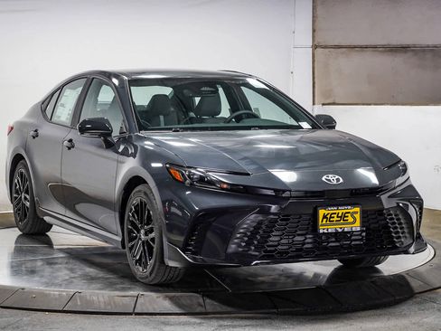 New 2026 Toyota Camry SE image 3