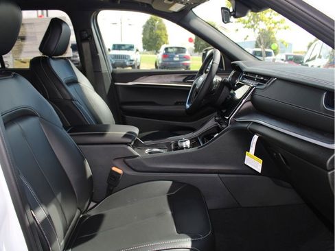 New 2025 Jeep Grand Cherokee Limited image 31