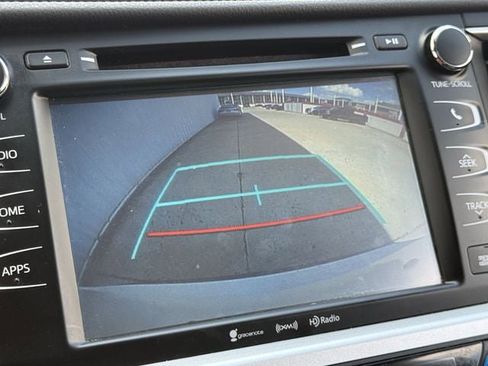 Used 2017 Toyota Highlander SE w/ Carpet Mat Package image 17