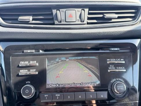 Used 2017 Nissan Rogue SV AWD/4WD image 19