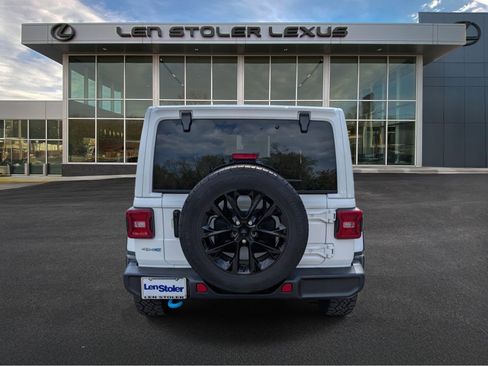 Used 2024 Jeep Wrangler Unlimited Sahara AWD/4WD image 4