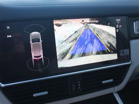 Certified 2023 Porsche Cayenne Platinum Edition image 22