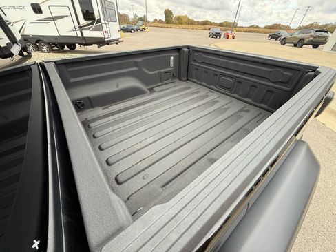 Used 2024 Jeep Gladiator Rubicon w/ Convenience Group image 13