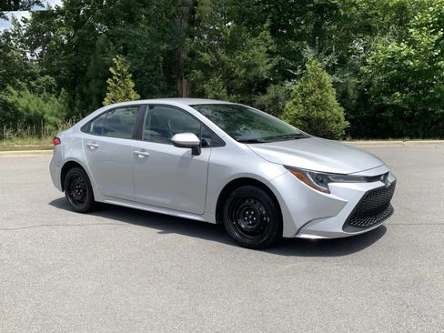 Used 2021 Toyota Corolla LE FWD image 1