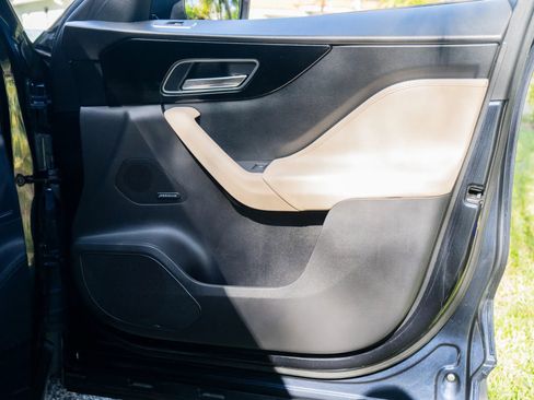 Used 2017 Jaguar F-PACE Premium image 47