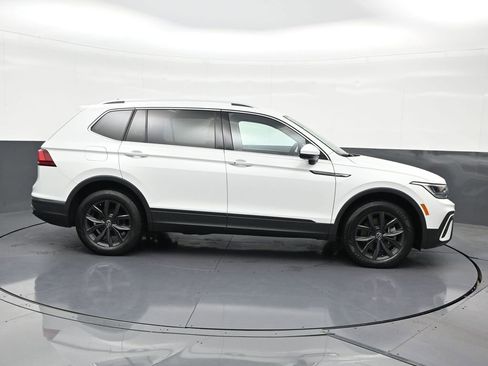 Used 2024 Volkswagen Tiguan SE image 6