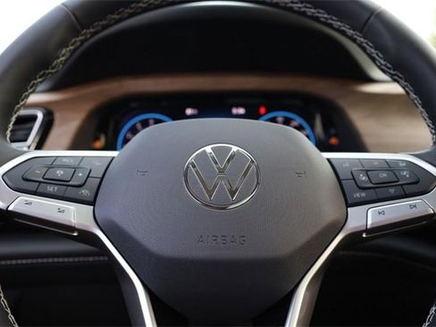 New 2026 Volkswagen Atlas SE image 13