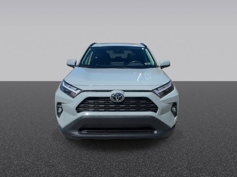 Used 2022 Toyota RAV4 XLE Premium AWD/4WD image 4