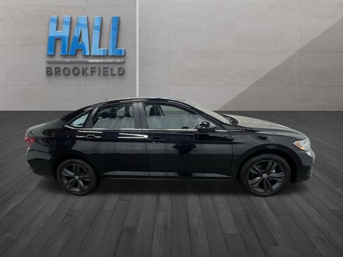 Certified 2024 Volkswagen Jetta SE w/ Panoramic Sunroof Package image 7