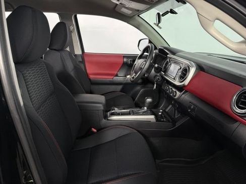 Used 2016 Toyota Tacoma SR5 w/ Towing Package RWD image 15