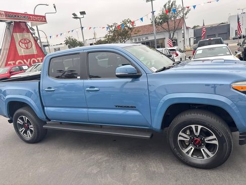 Used 2019 Toyota Tacoma TRD Sport w/ Technology Package RWD image 3