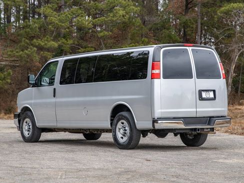 Used 2017 Chevrolet Express 3500 LT w/ LT Preferred Equipment Group image 8