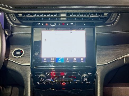 Used 2022 Jeep Grand Cherokee L Limited image 11