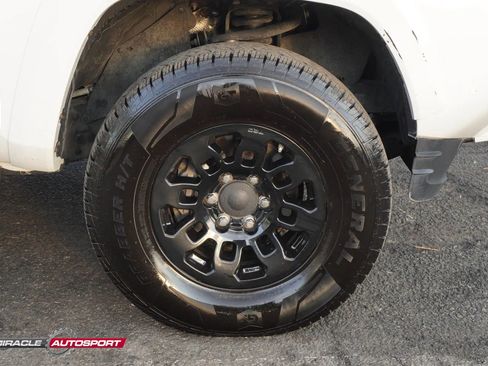 Used 2023 Toyota Tacoma TRD Sport w/ Advanced Technology Package image 10