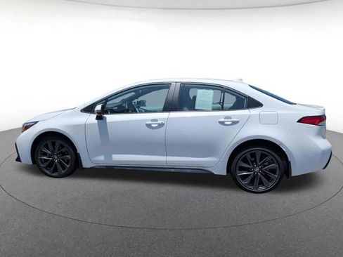 Used 2024 Toyota Corolla SE FWD image 3